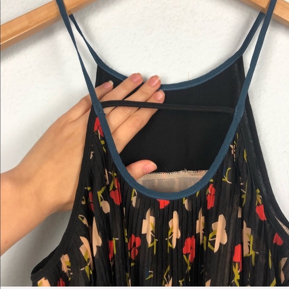 Urban Outfitters Cooperative floral pleated  top - Picture 7 of 7